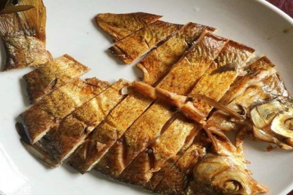 咸魚和魚干有什么不同呢 咸魚是如何制作的呢 咸魚和魚干有什么不同呢 咸魚是如何制作的呢