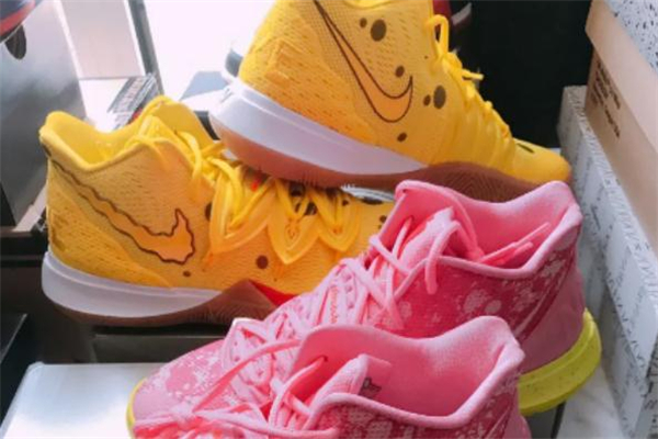 耐克歐文5海綿寶寶開箱測(cè)評(píng) kyrie5海綿寶寶派大星實(shí)物 耐克歐文5海綿寶寶開箱測(cè)評(píng) kyrie5海綿寶寶派大星實(shí)物