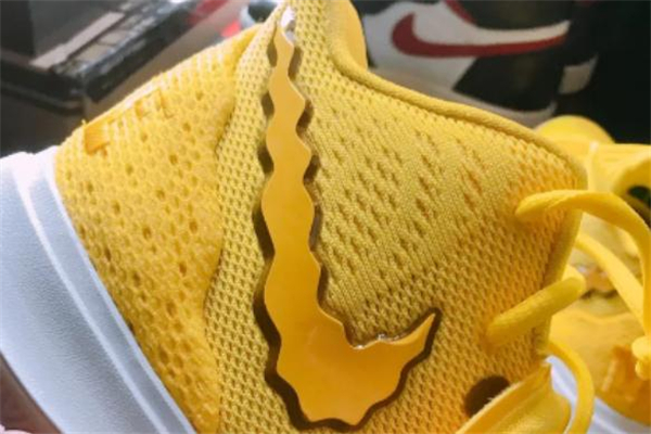 耐克歐文5海綿寶寶開箱測(cè)評(píng) kyrie5海綿寶寶派大星實(shí)物 耐克歐文5海綿寶寶開箱測(cè)評(píng) kyrie5海綿寶寶派大星實(shí)物