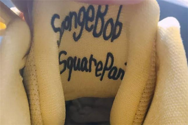 耐克歐文5海綿寶寶開箱測(cè)評(píng) kyrie5海綿寶寶派大星實(shí)物 耐克歐文5海綿寶寶開箱測(cè)評(píng) kyrie5海綿寶寶派大星實(shí)物