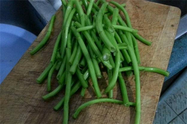 空心菜發(fā)苦有毒嗎 空心菜發(fā)苦可以吃嗎 空心菜發(fā)苦有毒嗎 空心菜發(fā)苦可以吃嗎