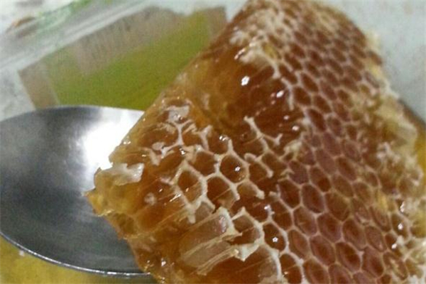 吃蜂巢蜜會過敏嗎 吃蜂巢蜜過敏怎么辦 吃蜂巢蜜會過敏嗎 吃蜂巢蜜過敏怎么辦