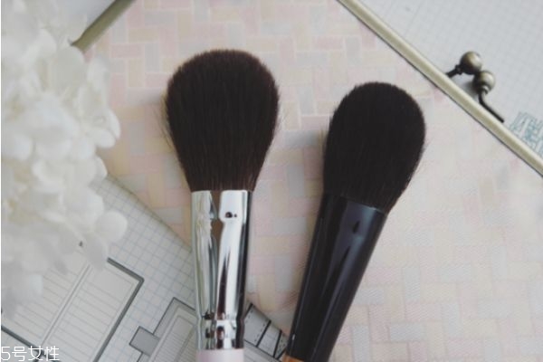 什么牌子的腮紅刷好 好用的腮紅刷推薦 什么牌子的腮紅刷好 好用的腮紅刷推薦