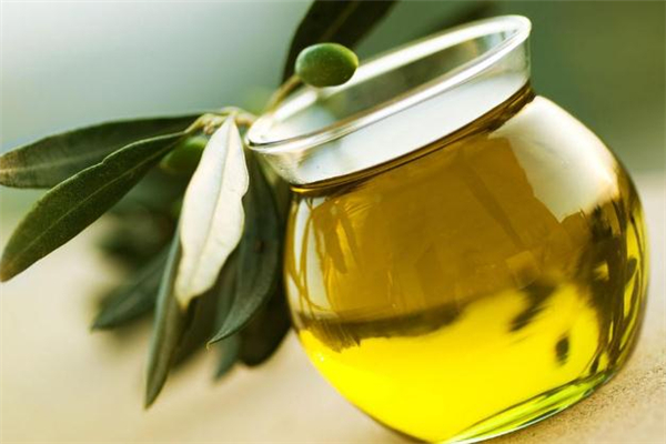 橄欖油快過期了能吃嗎 橄欖油快過期了可以炒菜嗎 橄欖油快過期了能吃嗎 橄欖油快過期了可以炒菜嗎