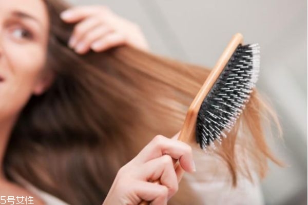 中長發(fā)配什么卷好看 好看的中長發(fā)卷發(fā)發(fā)型