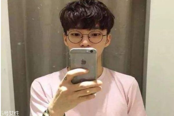 男生瓜子臉剪什么發(fā)型 男生剪什么發(fā)型好看圖 男生瓜子臉剪什么發(fā)型 男生剪什么發(fā)型好看圖