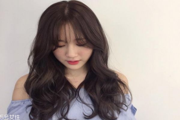 造型燙和傳統(tǒng)燙發(fā)有什么區(qū)別 造型燙能保持多久 造型燙和傳統(tǒng)燙發(fā)有什么區(qū)別 造型燙能保持多久