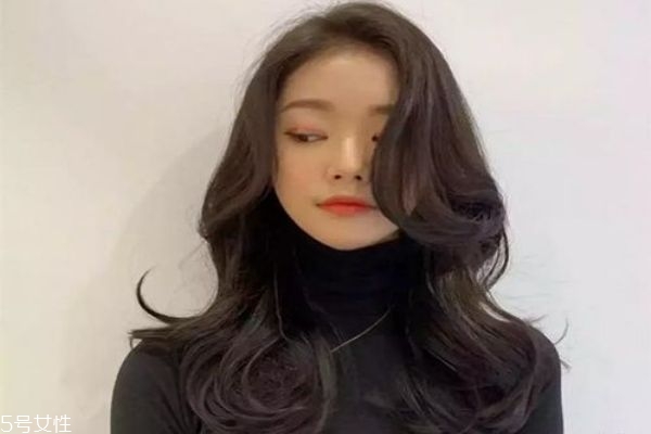 中長發(fā)配什么卷好看 好看的中長發(fā)卷發(fā)發(fā)型