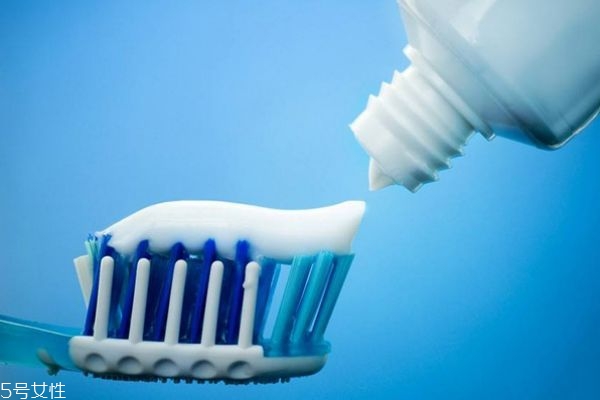 不含氟的牙膏有哪些 到底要不要用含氟牙膏 不含氟的牙膏有哪些 到底要不要用含氟牙膏