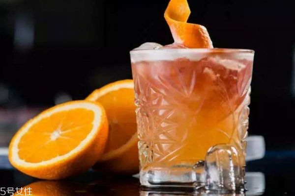 什么是雞尾酒呢 雞尾酒是怎么調(diào)的呢 什么是雞尾酒呢 雞尾酒是怎么調(diào)的呢