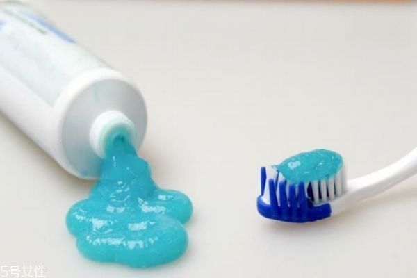 不含氟的牙膏有哪些 到底要不要用含氟牙膏 不含氟的牙膏有哪些 到底要不要用含氟牙膏