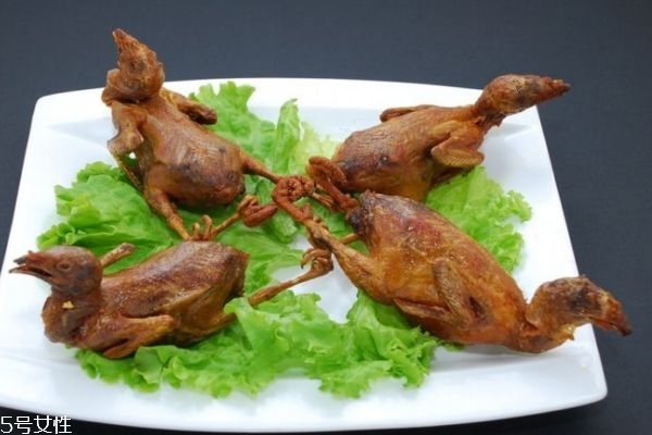 鵪鶉有什么營(yíng)養(yǎng)價(jià)值呢 吃鵪鶉有什么好處呢 鵪鶉有什么營(yíng)養(yǎng)價(jià)值呢 吃鵪鶉有什么好處呢