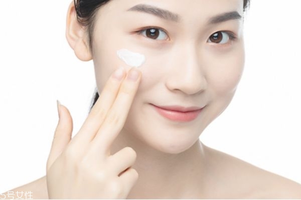 隔離真的能隔離彩妝嗎 隔離霜真的有隔離效果嗎 隔離真的能隔離彩妝嗎 隔離霜真的有隔離效果嗎