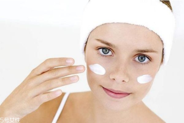 隔離真的能隔離彩妝嗎 隔離霜真的有隔離效果嗎 隔離真的能隔離彩妝嗎 隔離霜真的有隔離效果嗎