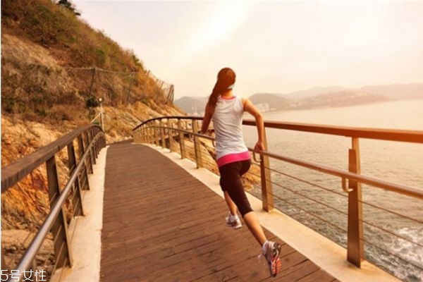 健身先做有氧訓練還是無氧訓練 減肥做有氧還是無氧