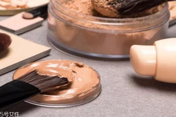 隔離霜能代替粉底液?jiǎn)?用隔離霜還需要用粉底液?jiǎn)? alt=