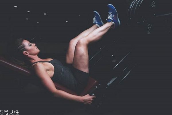第一次去健身房怎么練 健身需要準備什么 第一次去健身房怎么練 健身需要準備什么