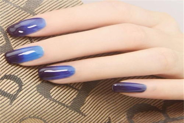 美甲可以連續(xù)做嗎 經(jīng)常做美甲好嗎 美甲可以連續(xù)做嗎 經(jīng)常做美甲好嗎