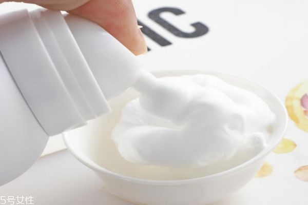 潔面泡沫是什么呢 潔面泡沫有什么功效呢 潔面泡沫是什么呢 潔面泡沫有什么功效呢