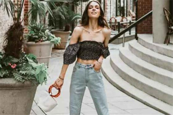 一字領(lǐng)適合什么臉型 一字領(lǐng)適合圓臉嗎 一字領(lǐng)適合什么臉型 一字領(lǐng)適合圓臉嗎