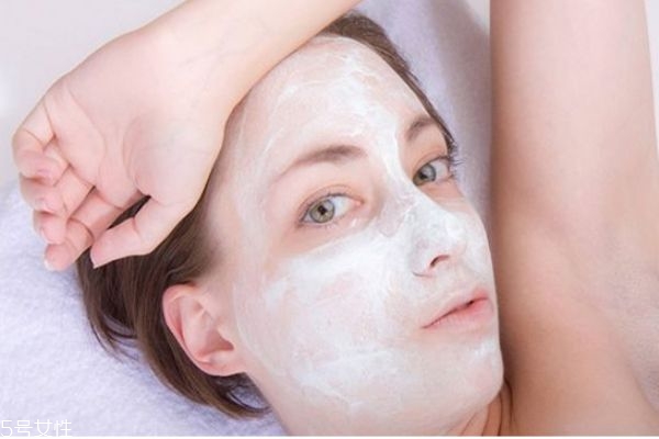 為什么敷面膜前要用爽膚水 面膜可以冷藏嗎 為什么敷面膜前要用爽膚水 面膜可以冷藏嗎