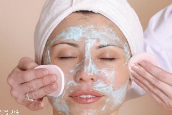 為什么敷面膜前要用爽膚水 面膜可以冷藏嗎 為什么敷面膜前要用爽膚水 面膜可以冷藏嗎