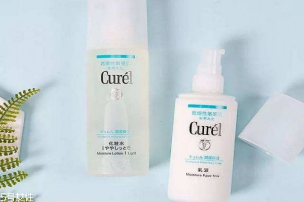 油皮夏天用乳液很油可以不用嗎 夏天用了爽膚水可以不用乳嗎 油皮夏天用乳液很油可以不用嗎 夏天用了爽膚水可以不用乳嗎