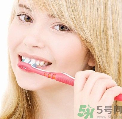 刷牙用冷水還是熱水好？刷牙用熱水有什么好？