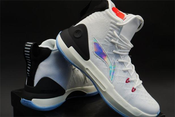 李寧馭帥13容易崴腳嗎 馭帥13防側(cè)翻怎么樣 李寧馭帥13容易崴腳嗎 馭帥13防側(cè)翻怎么樣