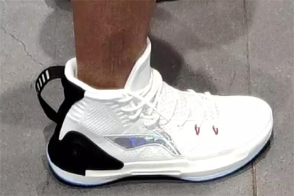 李寧馭帥13容易崴腳嗎 馭帥13防側(cè)翻怎么樣 李寧馭帥13容易崴腳嗎 馭帥13防側(cè)翻怎么樣