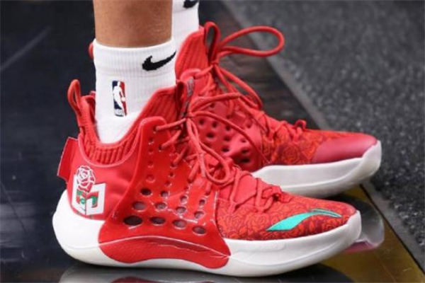 李寧馭帥13和音速7哪個(gè)好 馭帥13和音速7對比測評