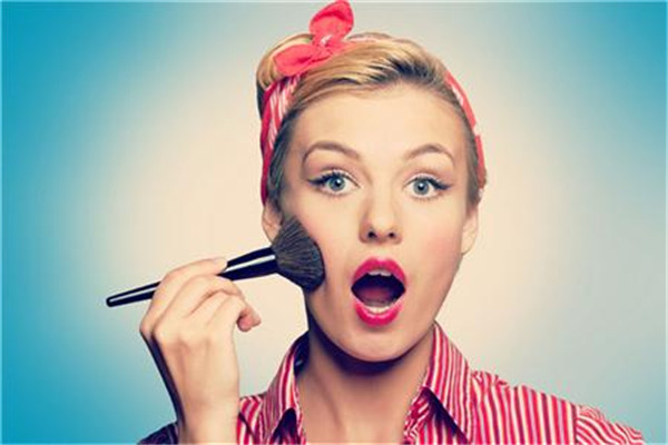 夏天化妝怎么保持一天 掌握好方法是關(guān)鍵 夏天化妝怎么保持一天 掌握好方法是關(guān)鍵