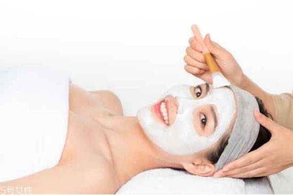 面膜敷的時(shí)間過長(zhǎng)有什么影響 做面膜的最佳時(shí)間