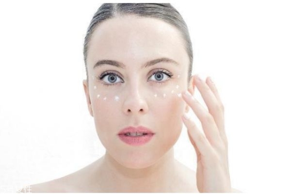 應該如何挑選眼霜 針對不同問題挑選適合的眼霜 應該如何挑選眼霜 針對不同問題挑選適合的眼霜