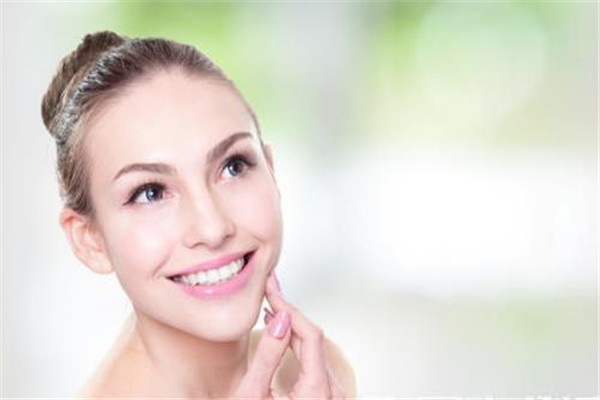 牙齒貼面多少錢 根據(jù)不同的類型來(lái)定價(jià)