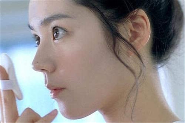 鼻子脫皮撕下來紅紅的怎么辦 鼻子巧妙護(hù)理 鼻子脫皮撕下來紅紅的怎么辦 鼻子巧妙護(hù)理