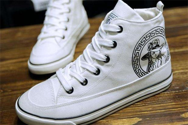 白色球鞋可以曬太陽(yáng)嗎 白球鞋怎么曬不發(fā)黃