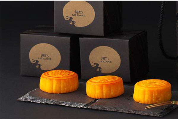 月餅?zāi)芎推【埔黄鸪詥?月餅的吃法 月餅?zāi)芎推【埔黄鸪詥?月餅的吃法