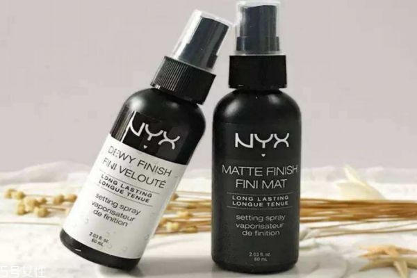 定妝噴霧可以補(bǔ)妝嗎 正確使用定妝噴霧步驟 定妝噴霧可以補(bǔ)妝嗎 正確使用定妝噴霧步驟