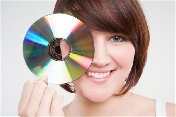 眼袋腫了有點疼痛怎么回事 眼袋為什么會腫