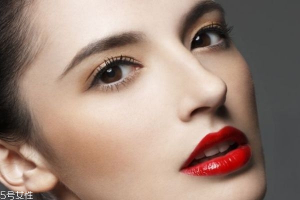 怎么可以消除眼袋呢 眼袋可以怎么預防呢