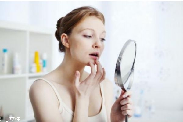 下巴反復(fù)長痘痘怎么治 便秘下巴長痘痘怎么辦 下巴反復(fù)長痘痘怎么治 便秘下巴長痘痘怎么辦