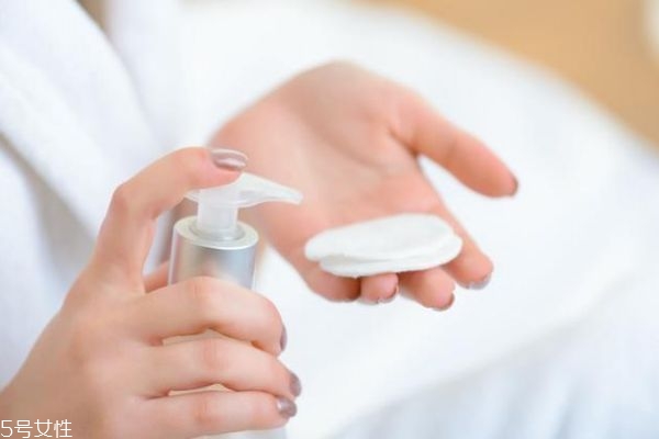 不能用什么樣的化妝水來濕敷 濕敷的時(shí)間大概要多久