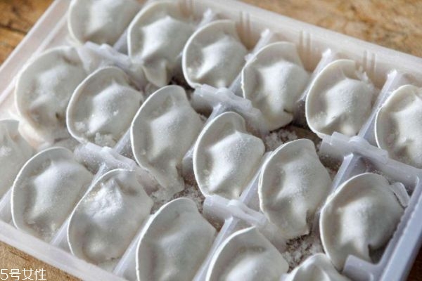 怎么包水餃呢 水餃應(yīng)該怎么煮呢 怎么包水餃呢 水餃應(yīng)該怎么煮呢