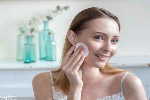 不能用什么樣的化妝水來濕敷 濕敷的時(shí)間大概要多久