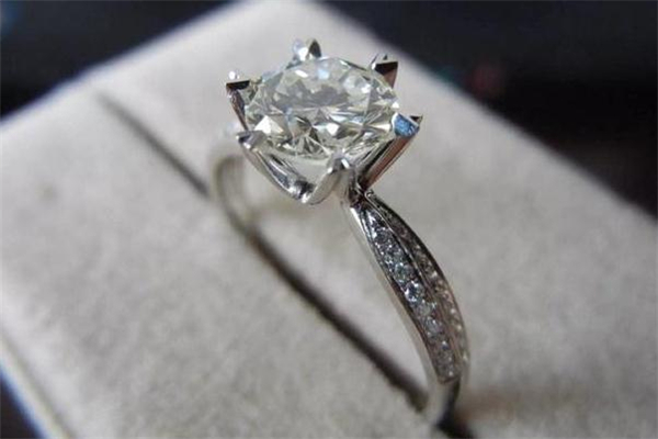 六福珠寶可以換款式嗎 六福珠寶換款差價(jià)怎么算 六福珠寶可以換款式嗎 六福珠寶換款差價(jià)怎么算