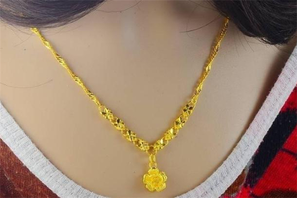 黃金項(xiàng)鏈為什么會變色 黃金項(xiàng)鏈變色了怎么辦