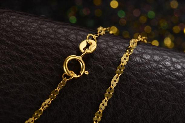 男人戴黃金項鏈俗嗎 男人戴黃金項鏈好還是鉑金項鏈好 男人戴黃金項鏈俗嗎 男人戴黃金項鏈好還是鉑金項鏈好