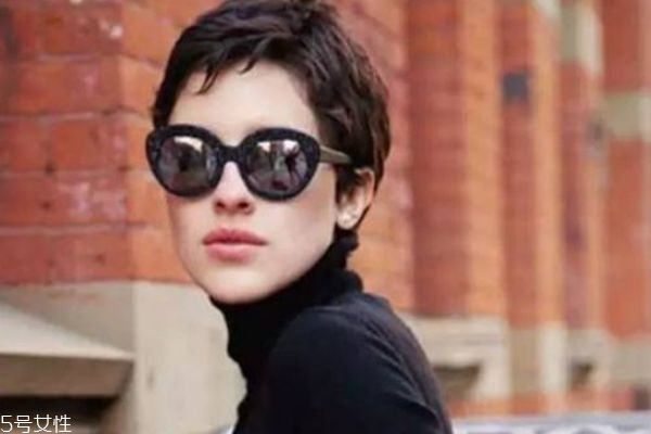 50歲短發(fā)怎么燙好看 50歲女人適合燙的短發(fā) 50歲短發(fā)怎么燙好看 50歲女人適合燙的短發(fā)