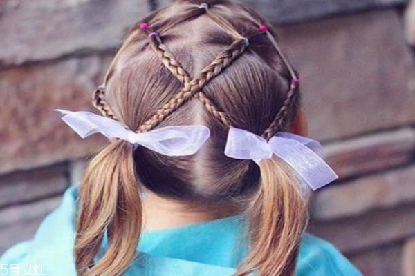兒童女孩梳頭發(fā)的花樣 小女孩花式扎頭發(fā)步驟